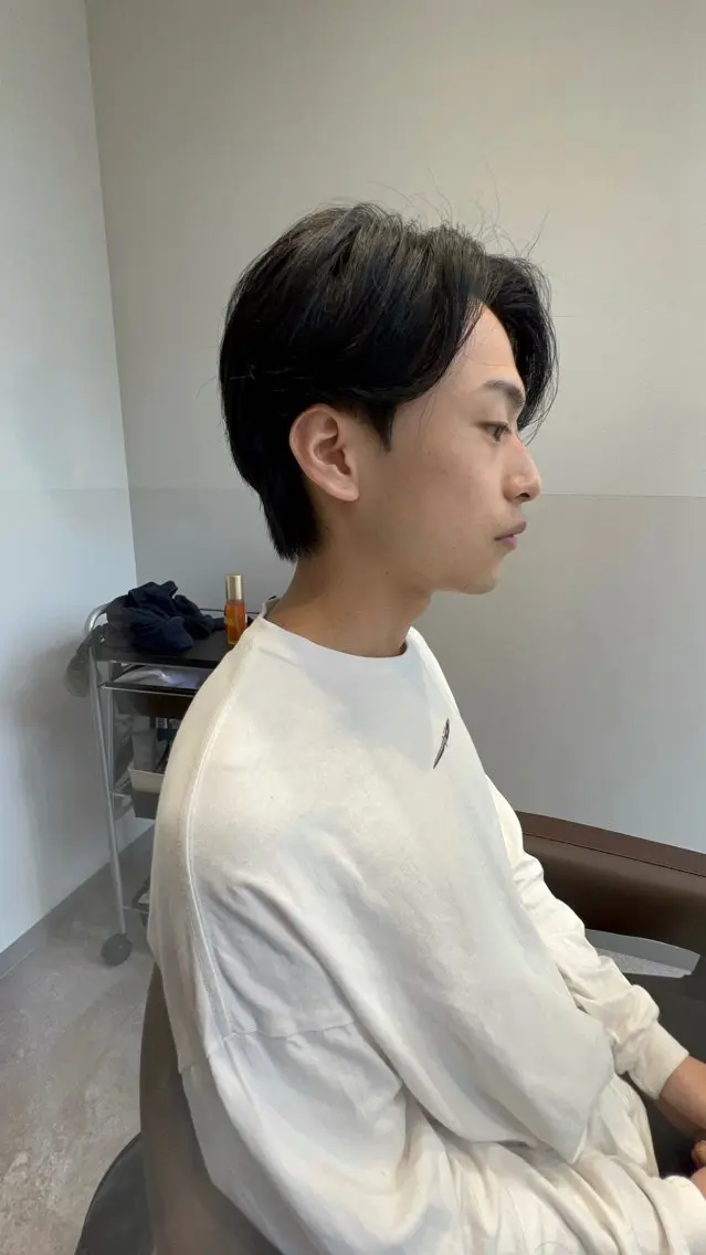 ショート メンズ センターパート 伸ばしかけ 樋野 亮のヘアスタイル