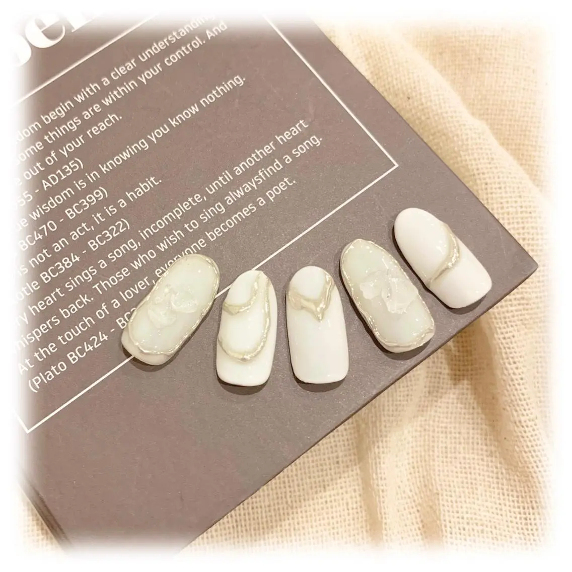 ネイル アートネイル ミラーネイル ニュアンスネイル ストーンネイル ホワイト ui nailのネイルデザイン