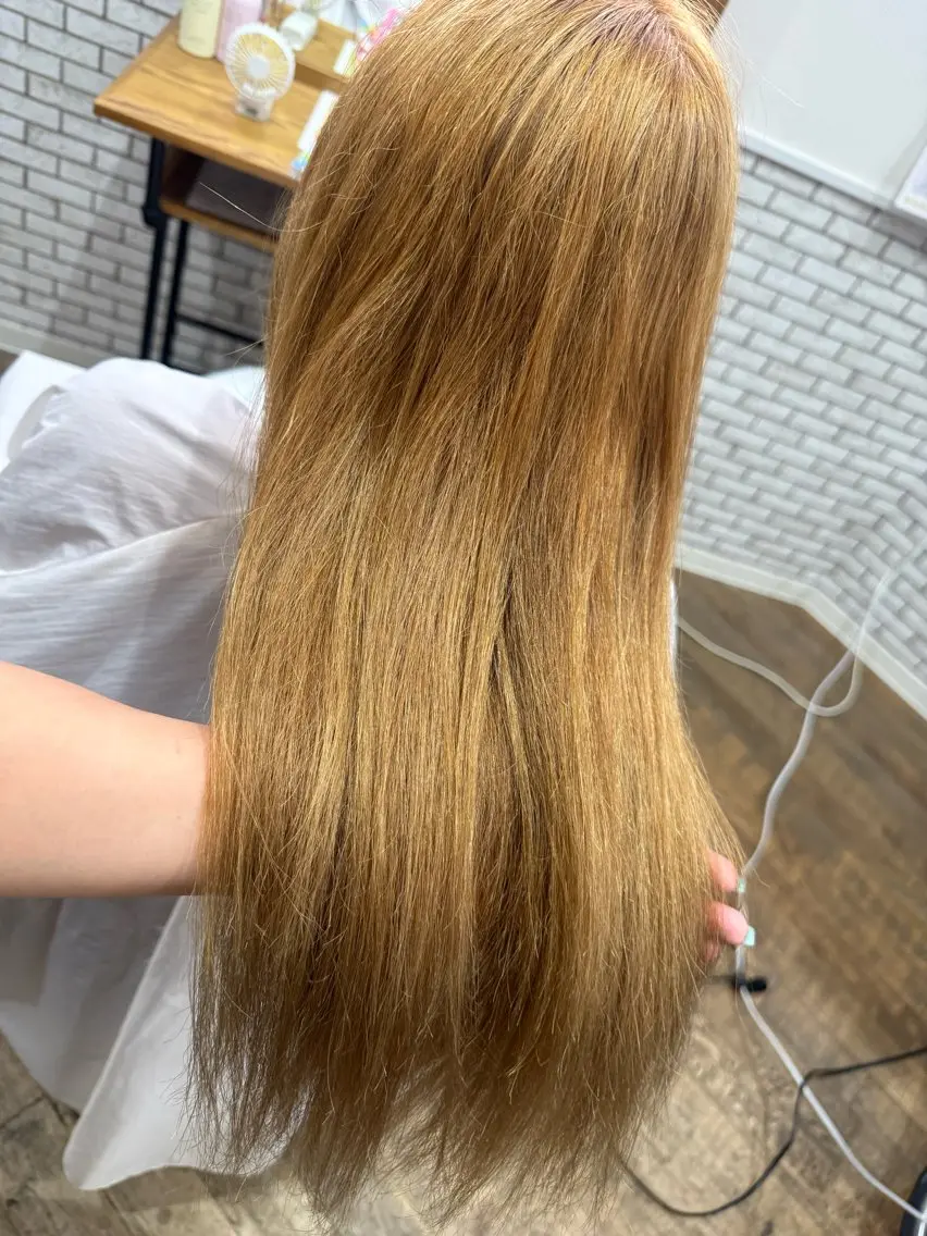 ロング ヘアカラー 半田 知穂のヘアスタイル