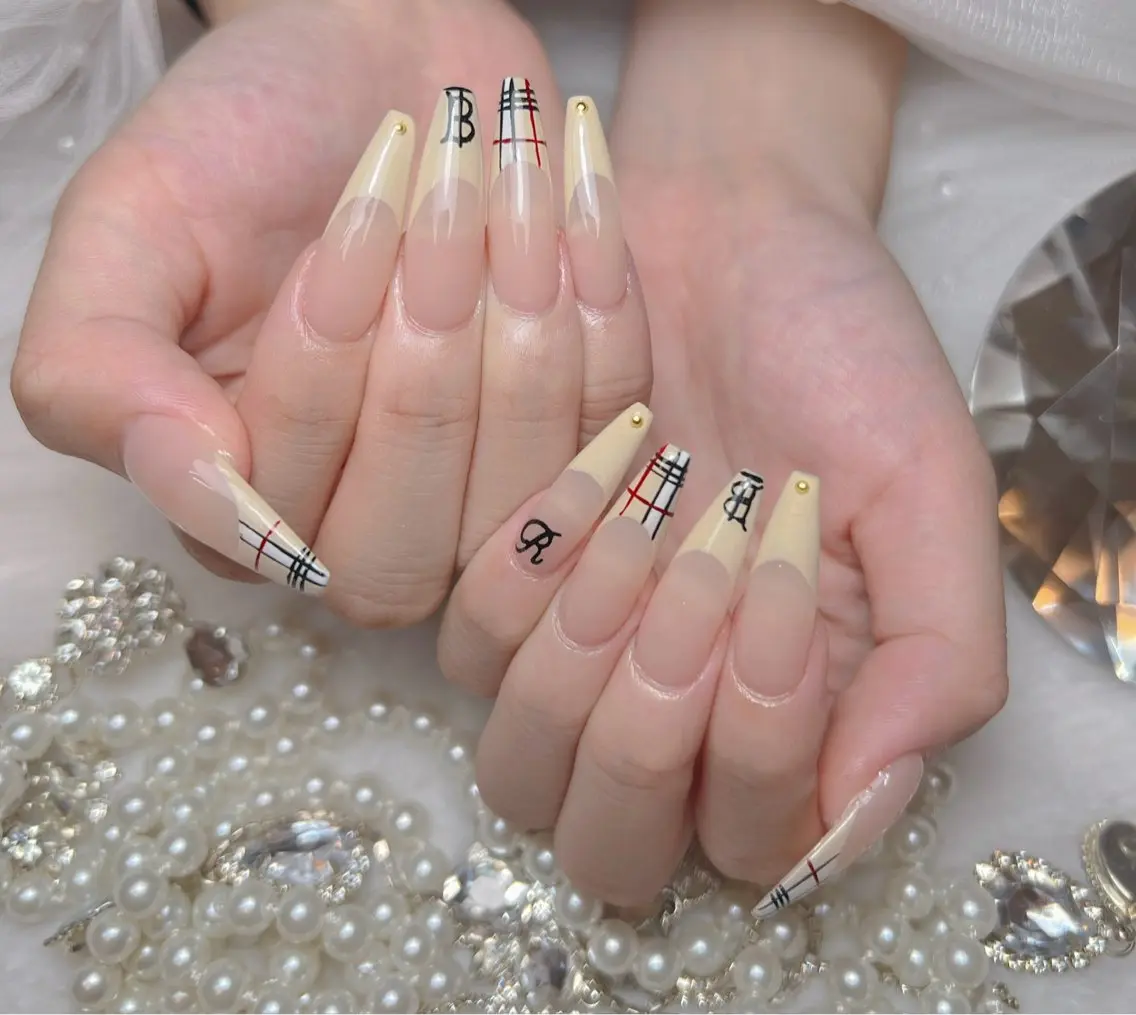 ネイル アートネイル オーロラネイル チークネイル 長さ出し フットネイル Miya _nailのネイルデザイン