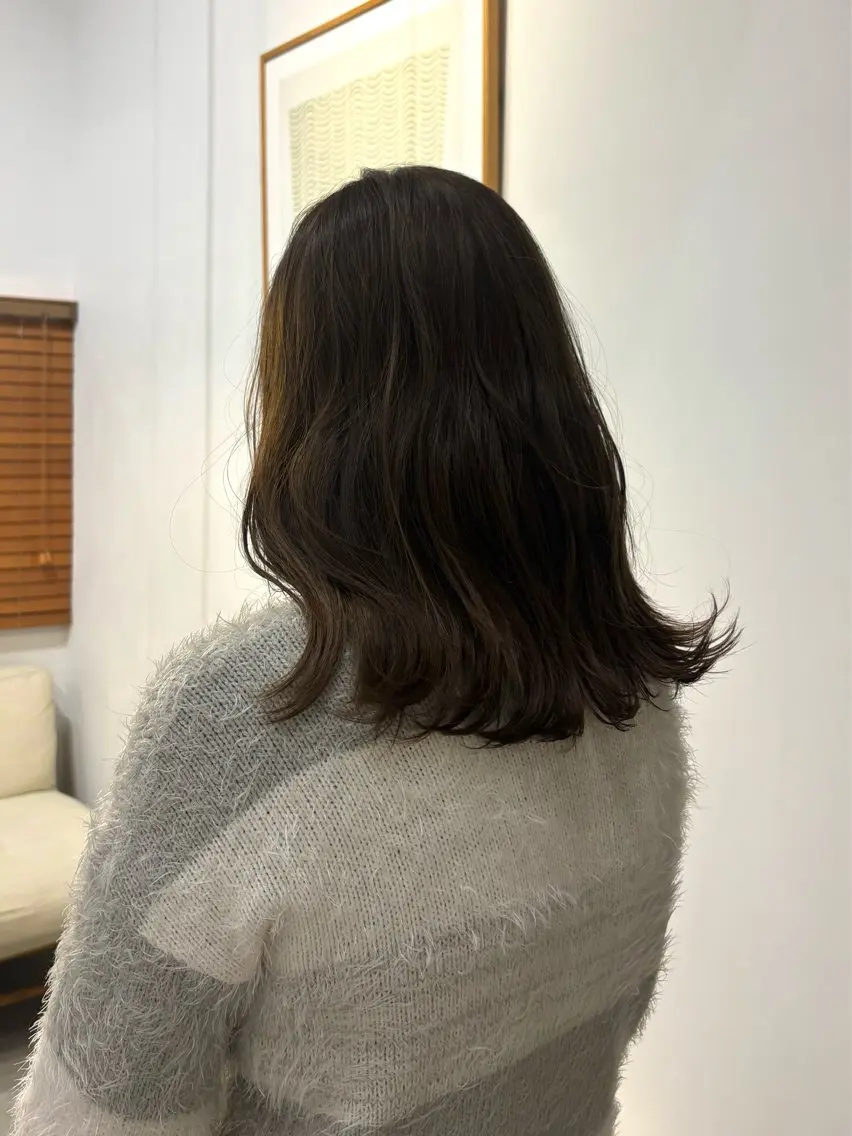 セミロング カラー 透明感カラー 亀山 友菜のヘアスタイル