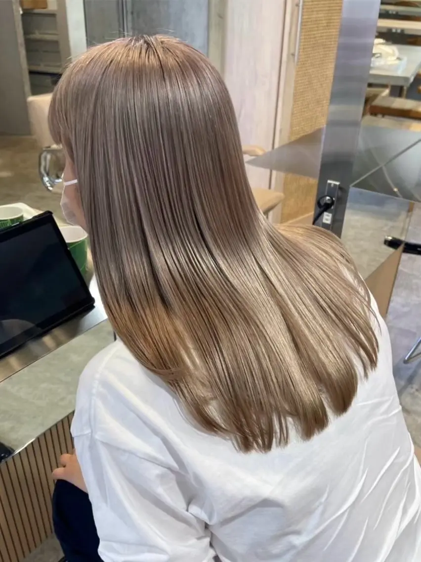 セミロング カラー ベージュカラー オリーブベージュ カット ヘアカラー 原宿ブリーチカラー /三村克彦のヘアスタイル