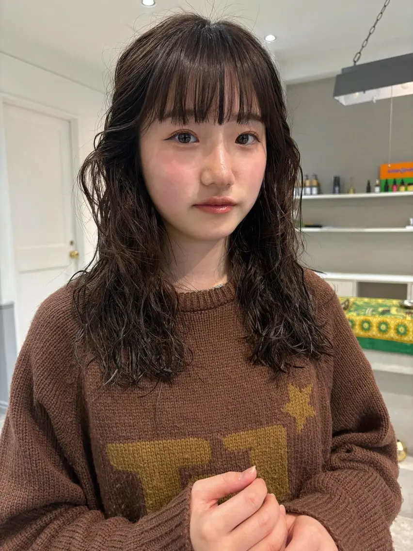 セミロング パーマ SIKI yuuna レイヤーカット🪽のヘアスタイル
