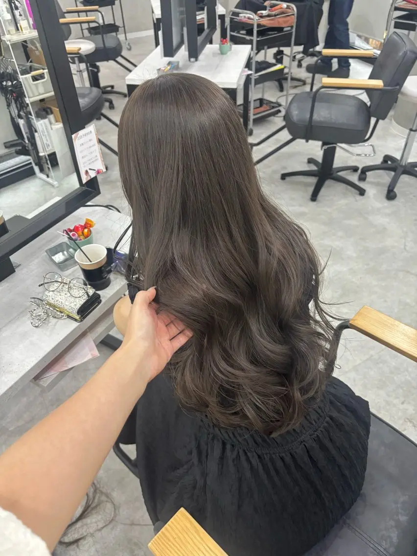 ロング カラー カット ヘアカラー Megu/ベージュ/ 透明感カラーのヘアスタイル