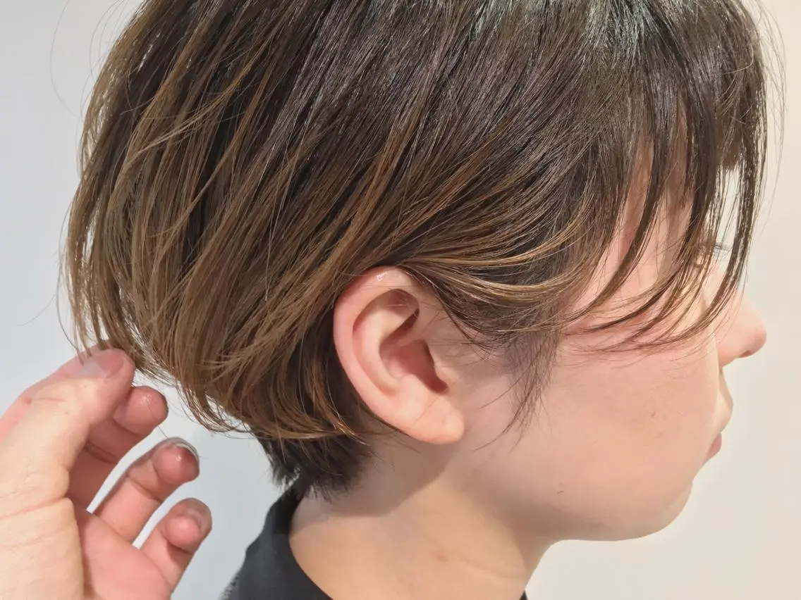 ショート カラー グラデーションカラー ショートヘア 岡邉 隆太のヘアスタイル