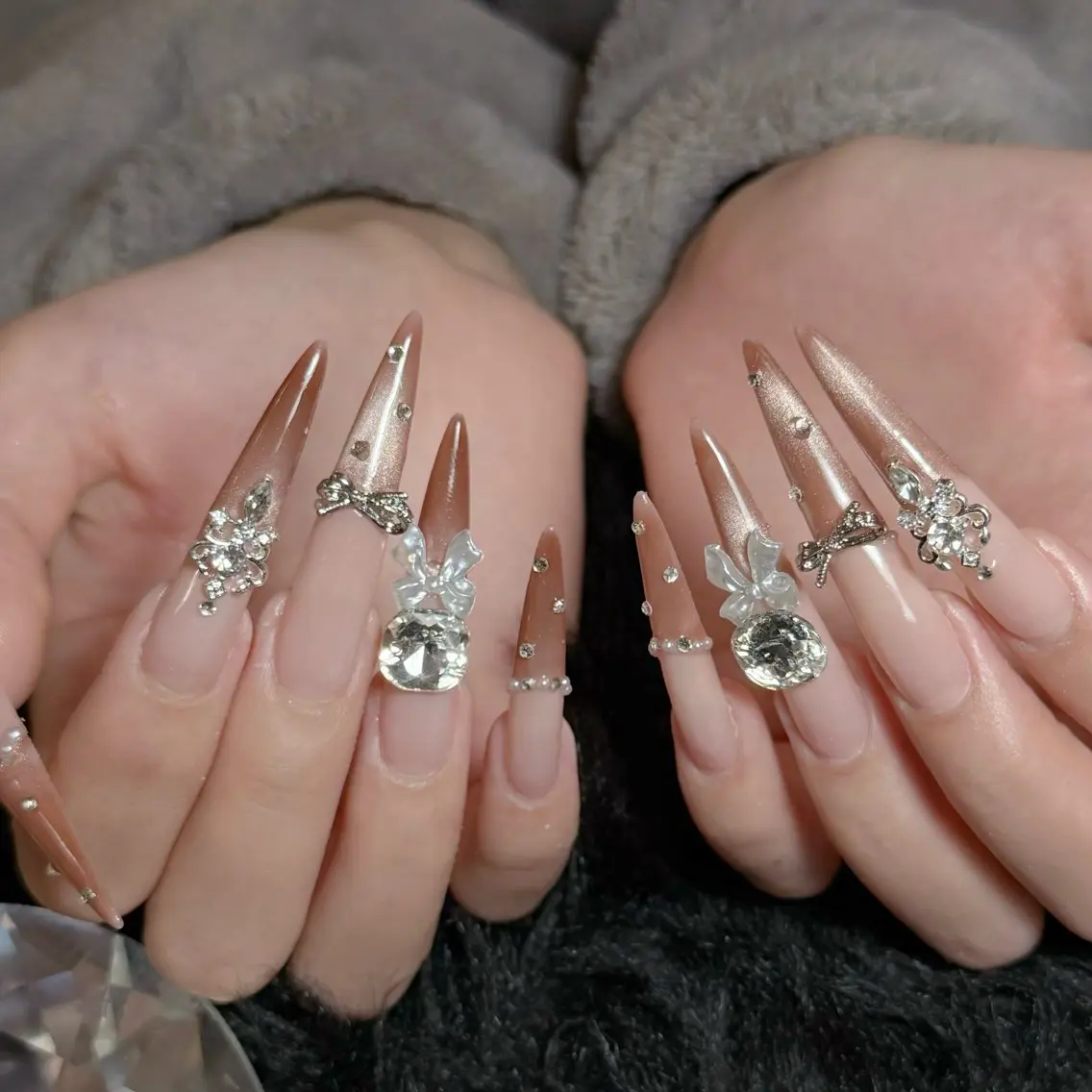 ネイル オーロラネイル 長さ出し フラッシュネイル フレンチネイル ジェルネイル ハンドネイル Amee Nail Salonのネイルデザイン