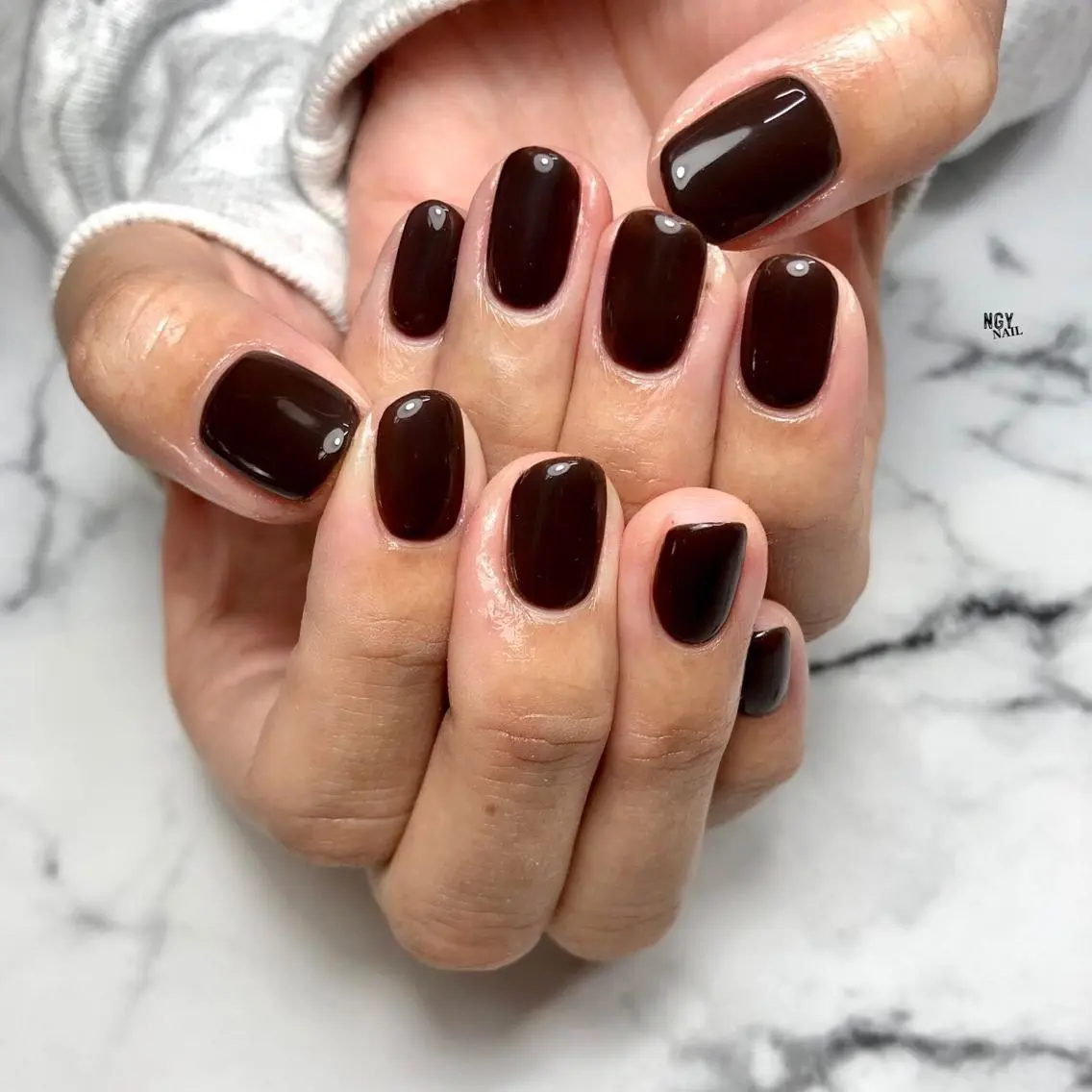 ネイル ブラウン ワンカラーネイル ショートネイル ハンドネイル NAIL NOWのネイルデザイン