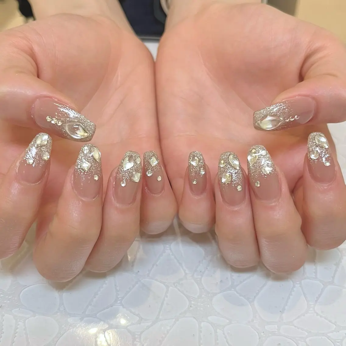 ネイル キラキラネイル ラメ(グリッター) ラメグラデーション ハンドネイル リスブラン 🎀MIKAのネイルデザイン