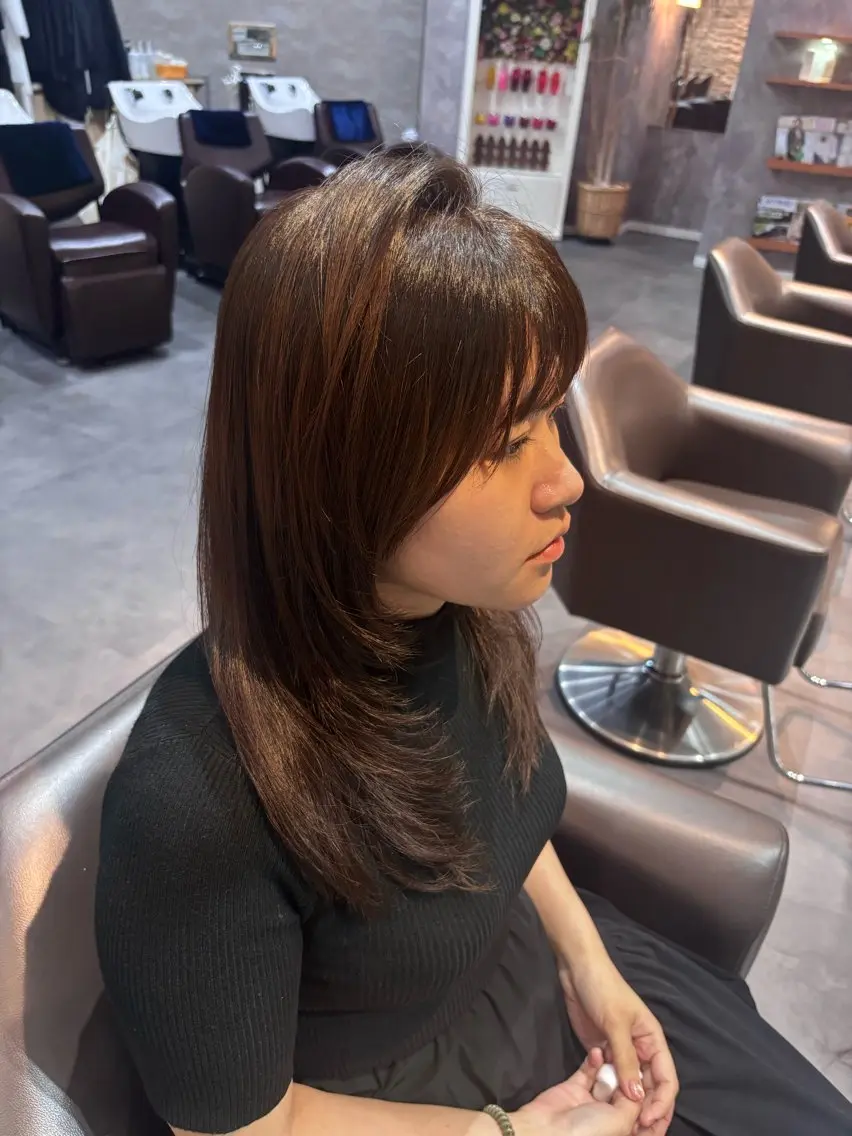 ロング カラー レイヤーカット 湊 芹奈のヘアスタイル