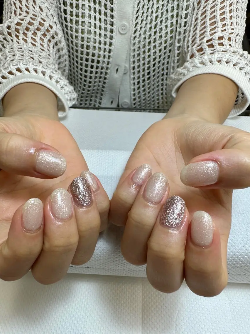 ネイル キラキラネイル 🎠きしもと あずさ⛱のネイルデザイン