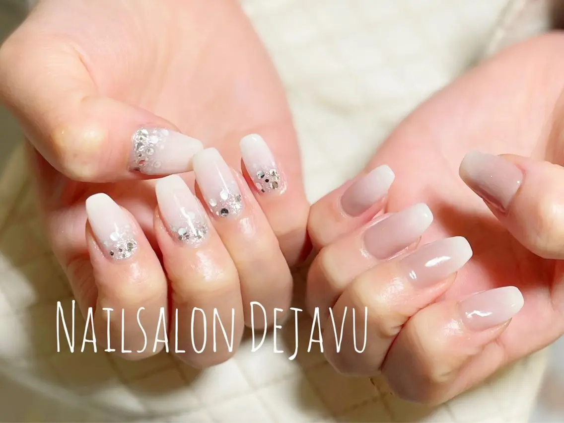 ネイル アートネイル グラデーション 冬ネイル Nail salon Dejavu 🌿のネイルデザイン