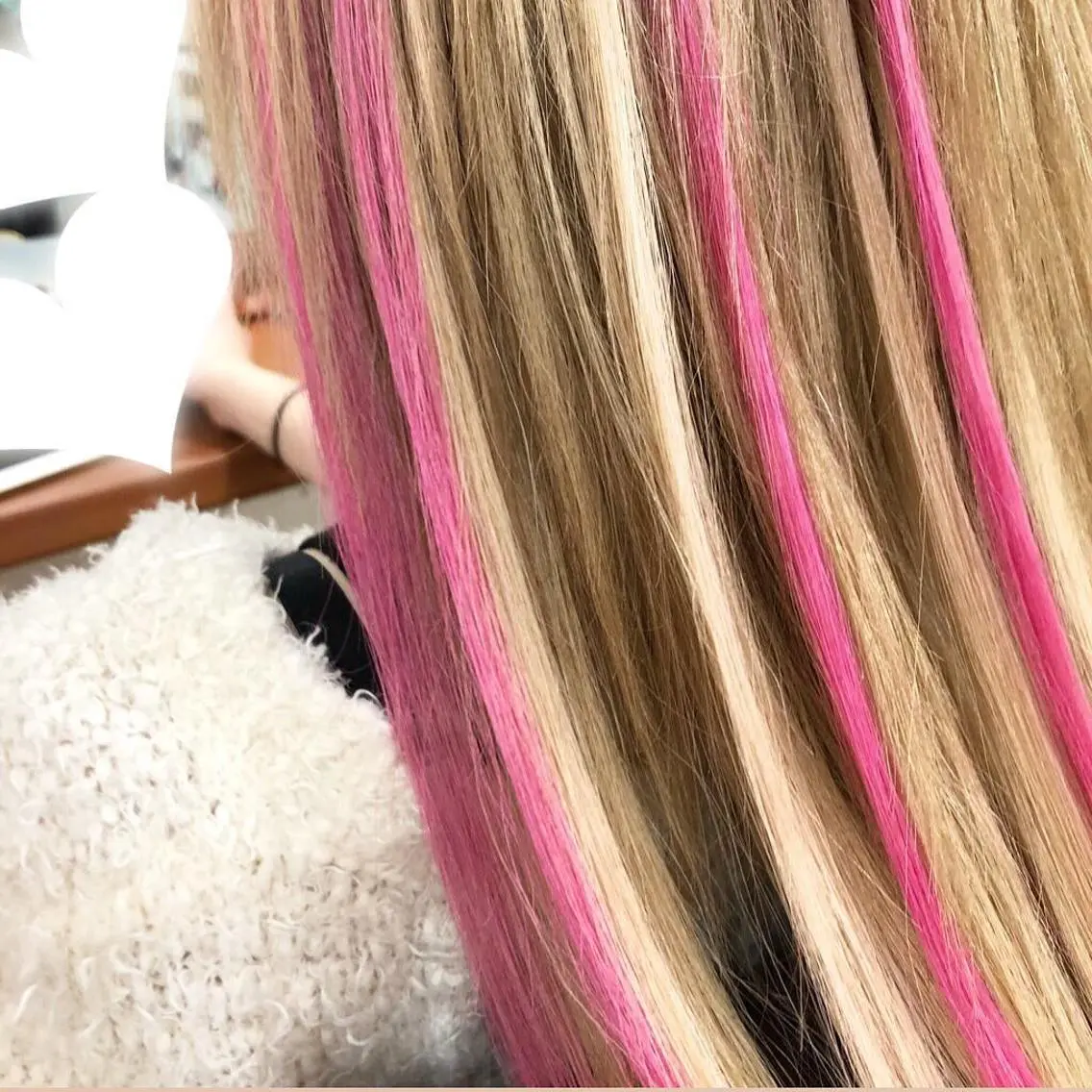 ロング カラー ハイライトカラー ピンクカラー ハイライト Aujua ソムリエ 勝又舞夏のヘアスタイル