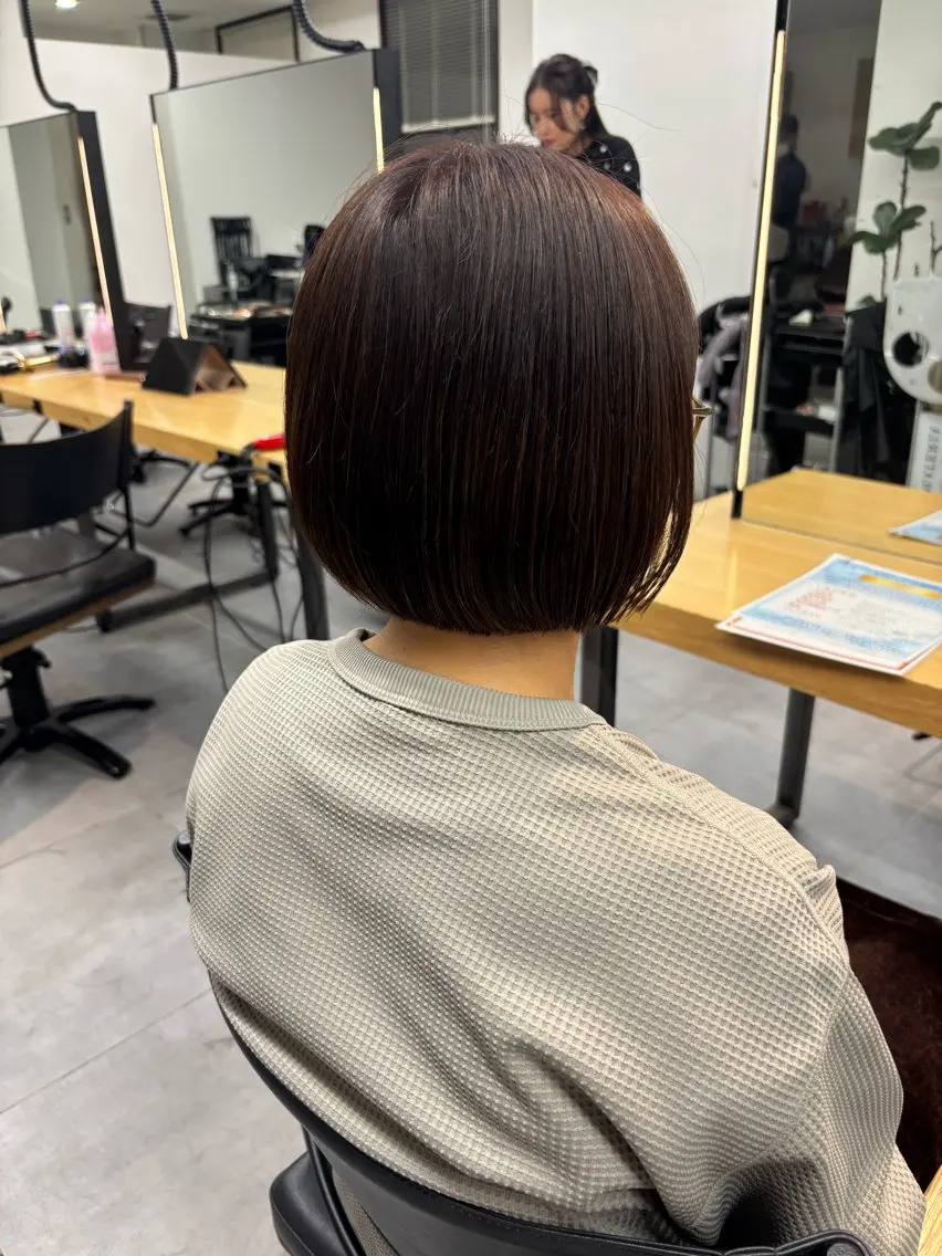 ショート カット ヘアカラー 🦋山出莉花 /ぱつっとボブ🦋のヘアスタイル