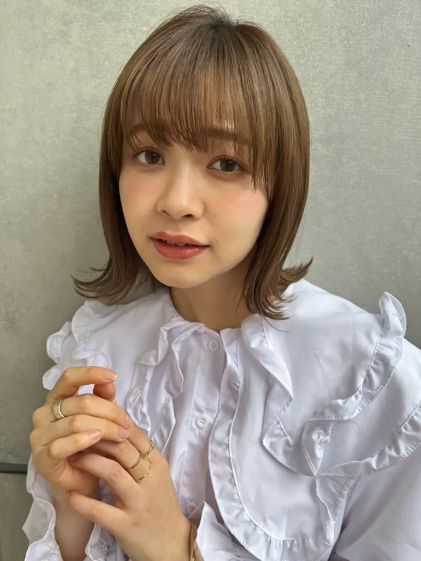 ミディアム 吉田 夏菜のヘアスタイル