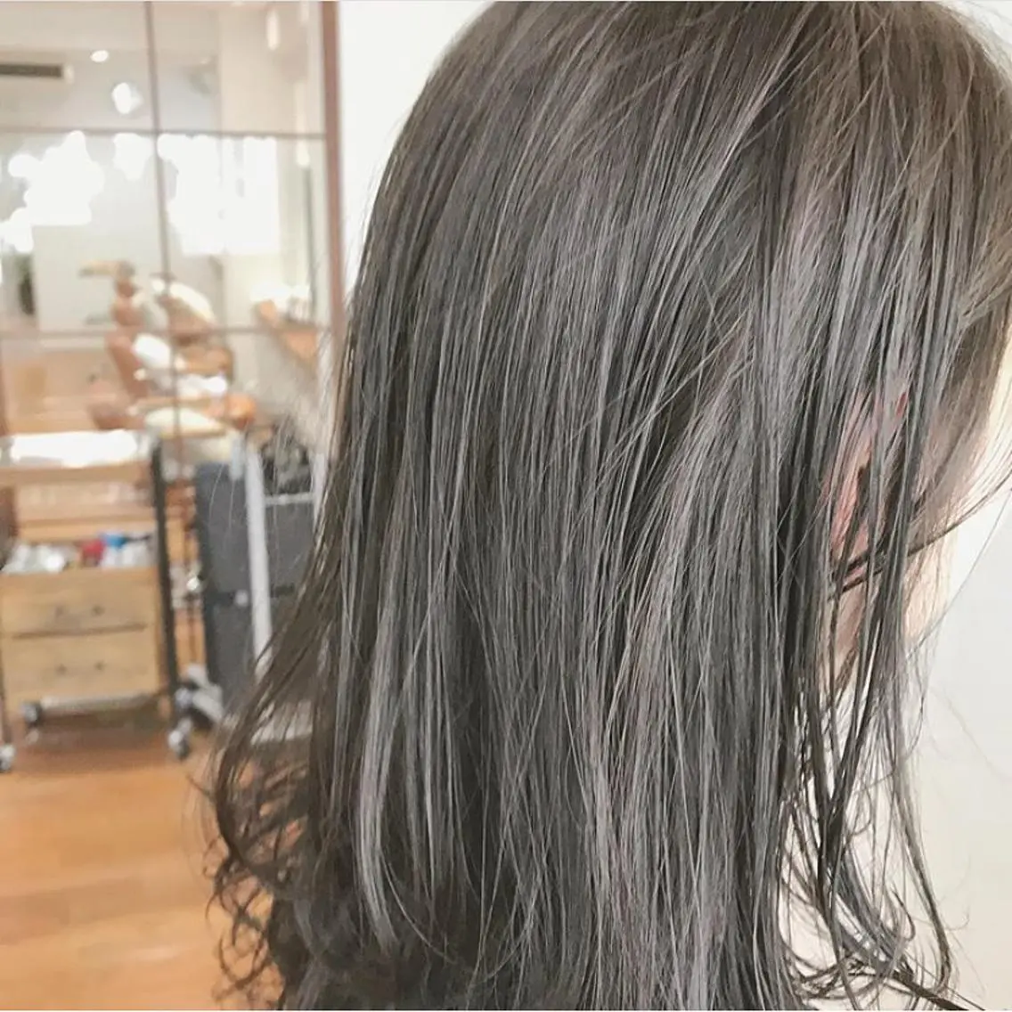 ミディアム カラー ハイトーンボブ 前田 表参道　グレージュのヘアスタイル