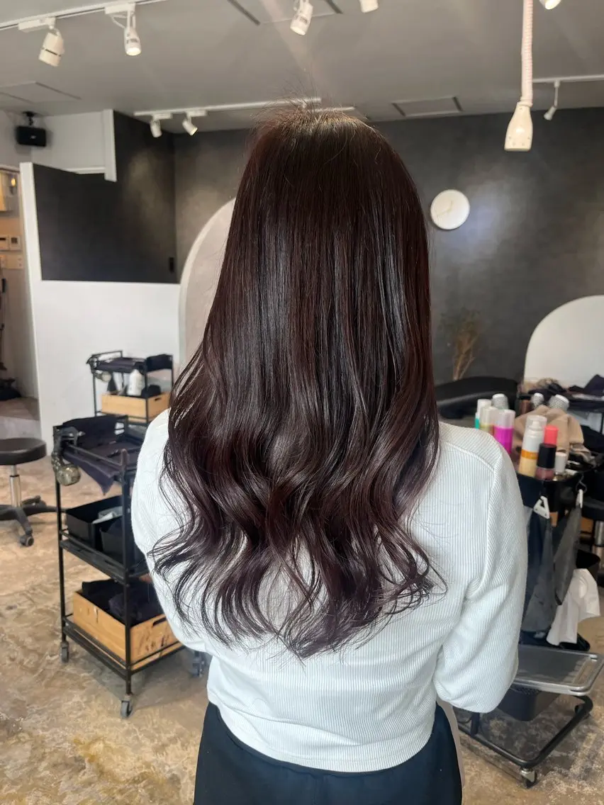 ロング カラー ピンクカラー レッドカラー カット ヘアカラー トリートメント 友 美海のヘアスタイル