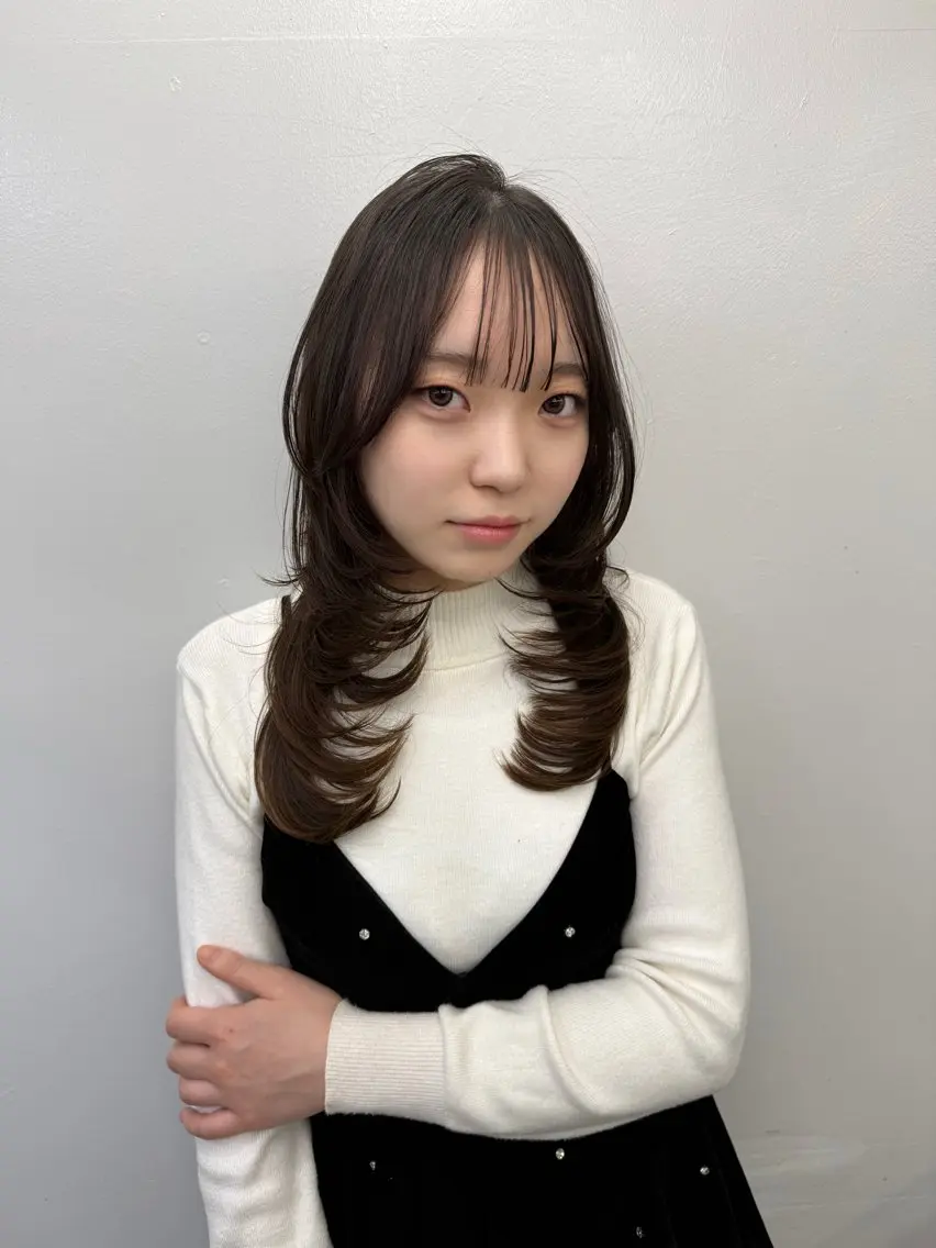 ロング レイヤーカット 𝙃𝘼𝙍𝙐🎀 韓国×エクステのヘアスタイル