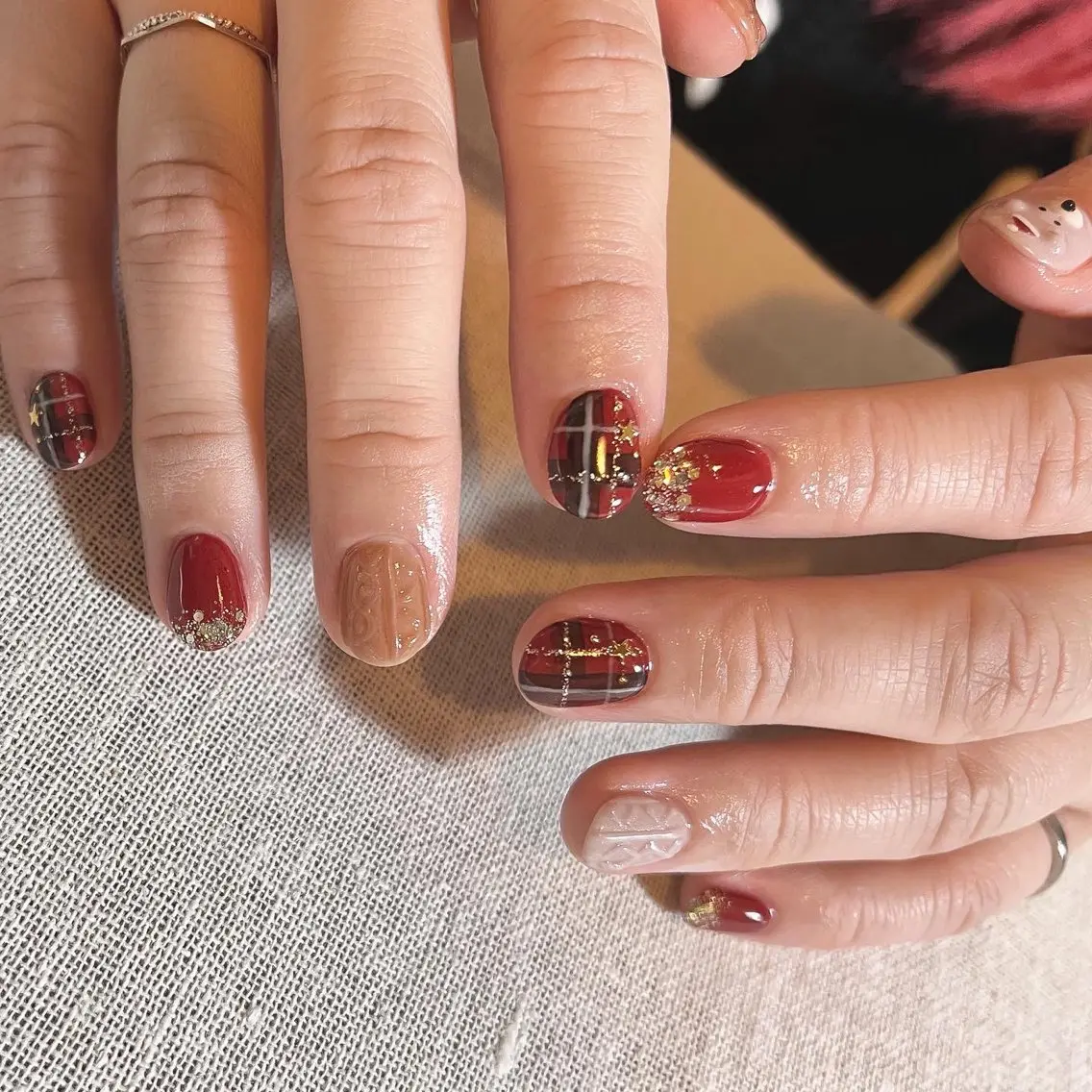 ネイル アートネイル ボルドー 持ち込み 冬ネイル クリスマス ハンドネイル pointillé .ayaのネイルデザイン