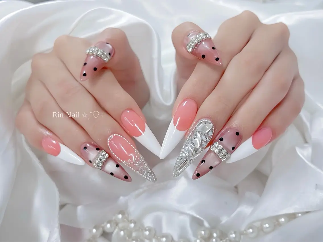 ネイル オーロラネイル チークネイル 桜ネイル クリアネイル ドット ハンドネイル Rin Nail Shinokuboのネイルデザイン
