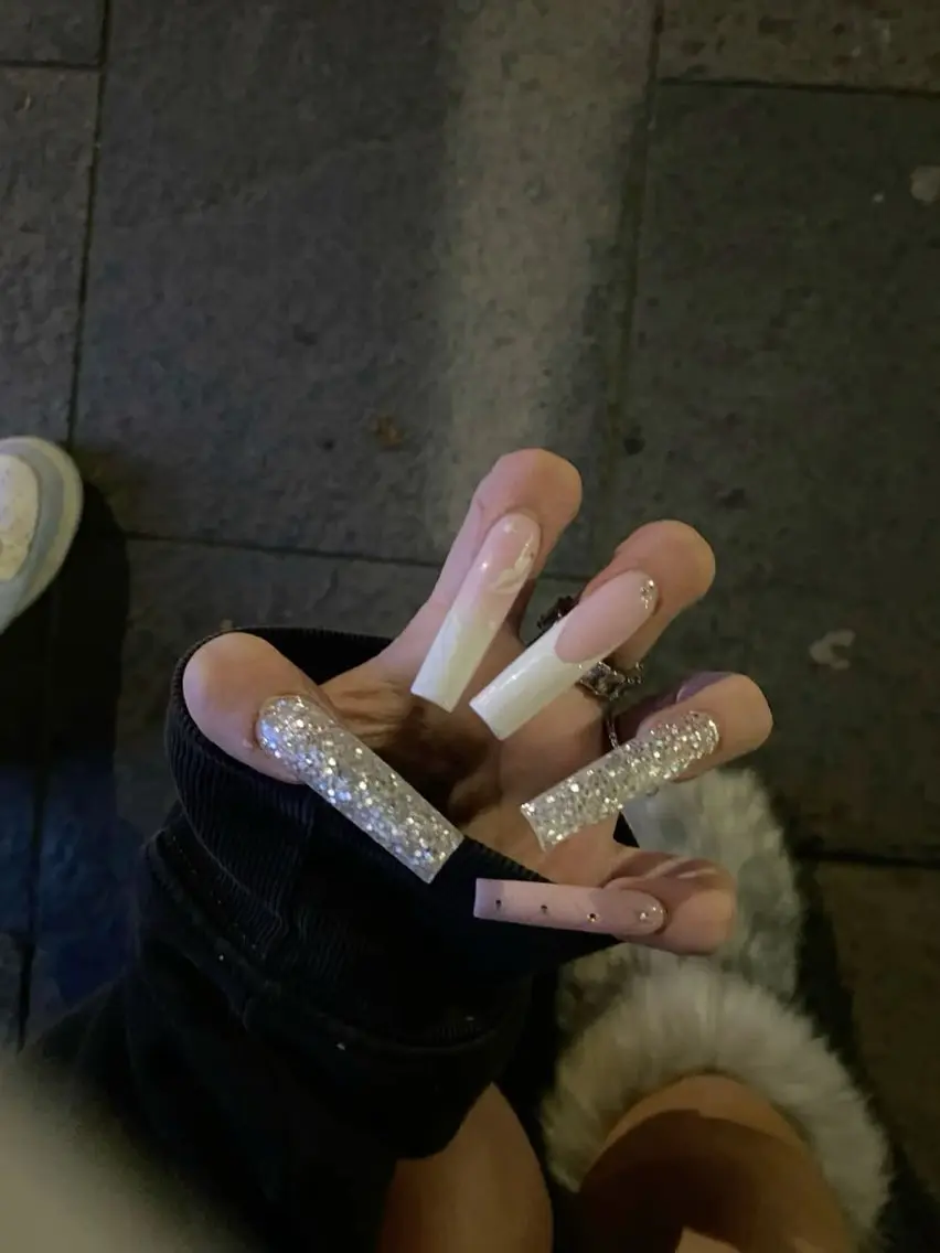 ネイル チークネイル ドット フレンチネイル グラデーション ハート ハンドネイル Julli NailStudioのネイルデザイン