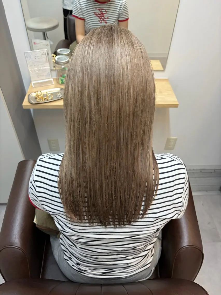 カラー グレージュ 井上 悠人のヘアスタイル