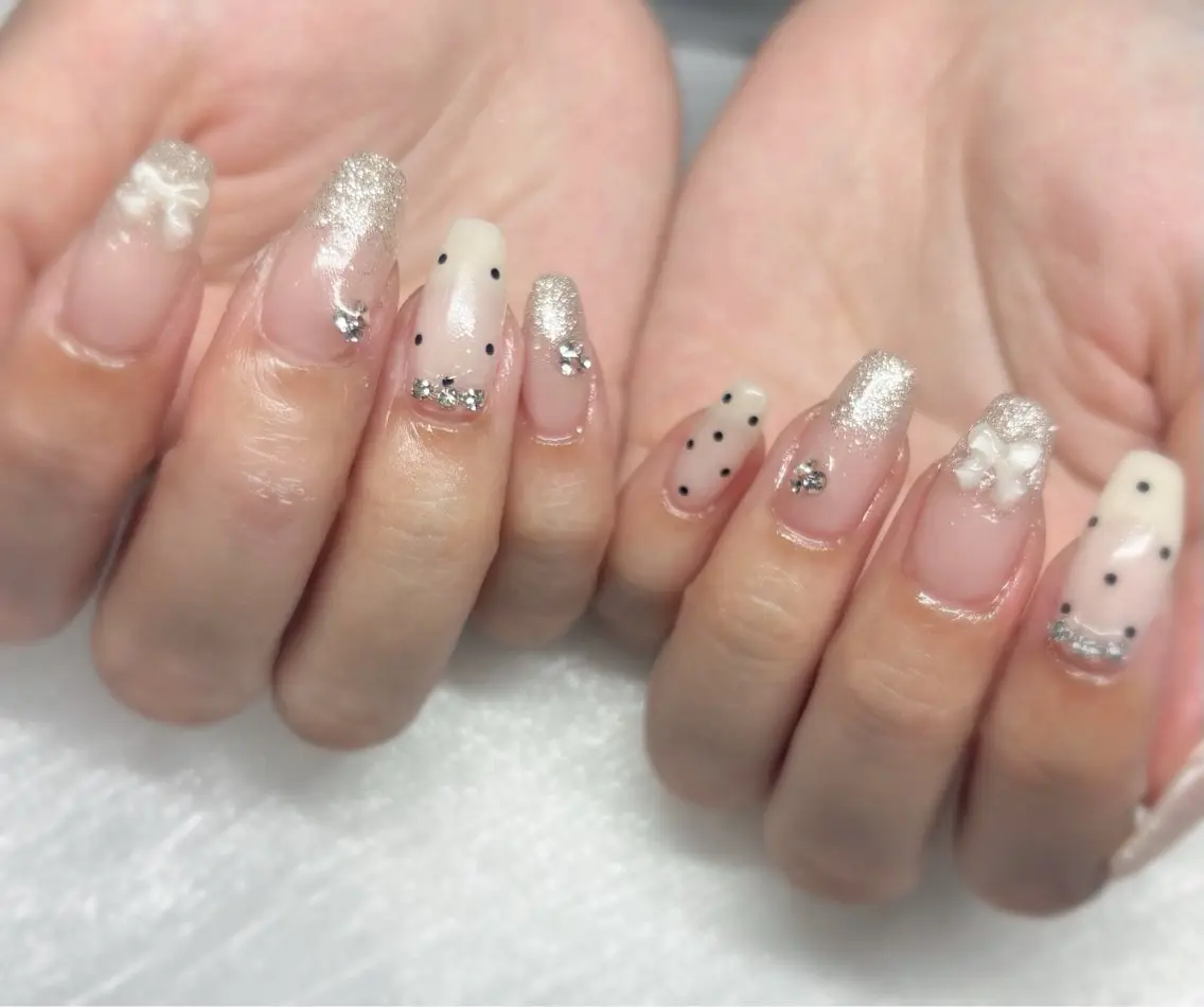 ネイル ドット ガーリー ハンドネイル kaho  🧸🎀 RiLionのネイルデザイン