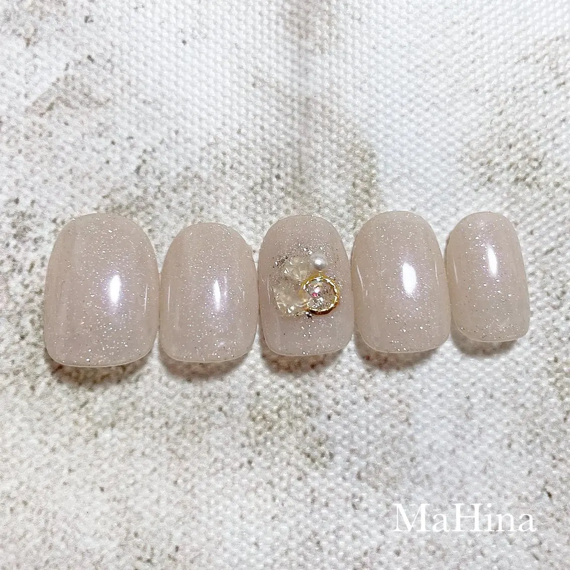 ネイル ストーンネイル Le Vernis MaHina・まひなのネイルデザイン