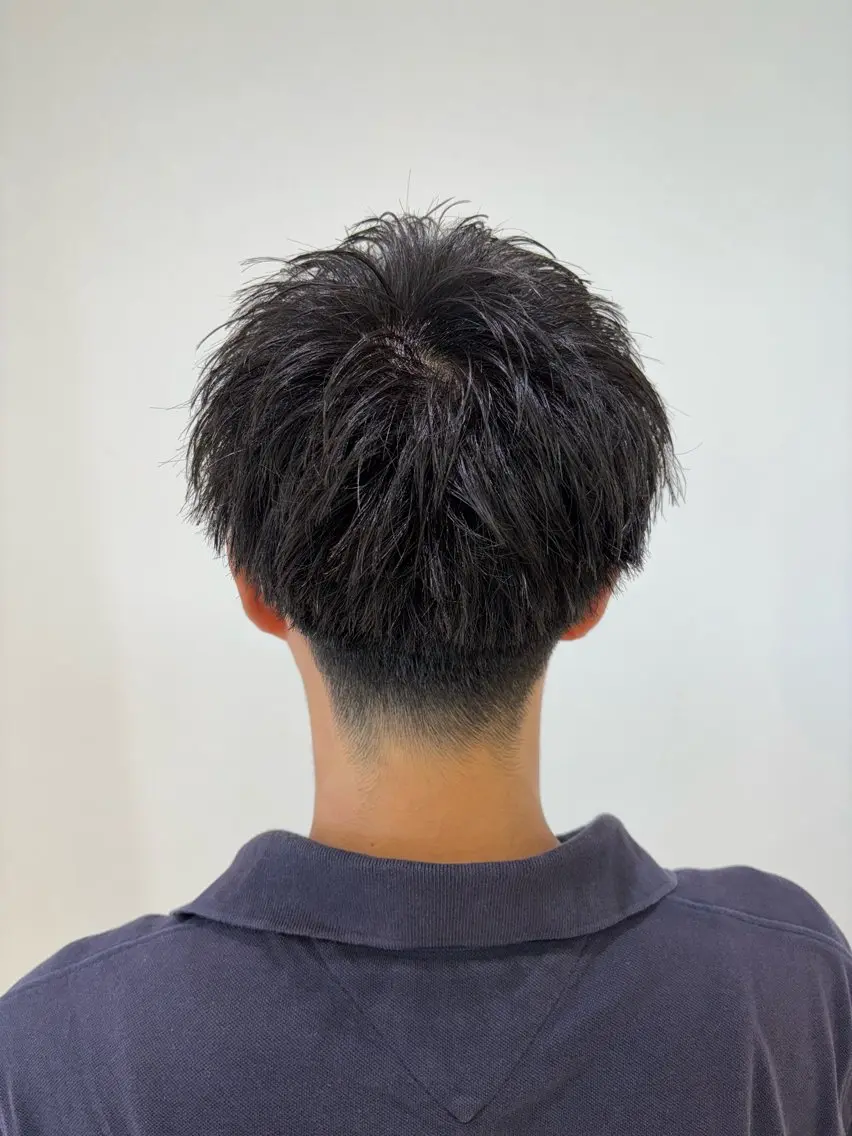 メンズ ビジネス フェードカット マッシュ スキンフェード スパイキーショート カット ニュアンスパーマ/ フェザー/マッシュのヘアスタイル