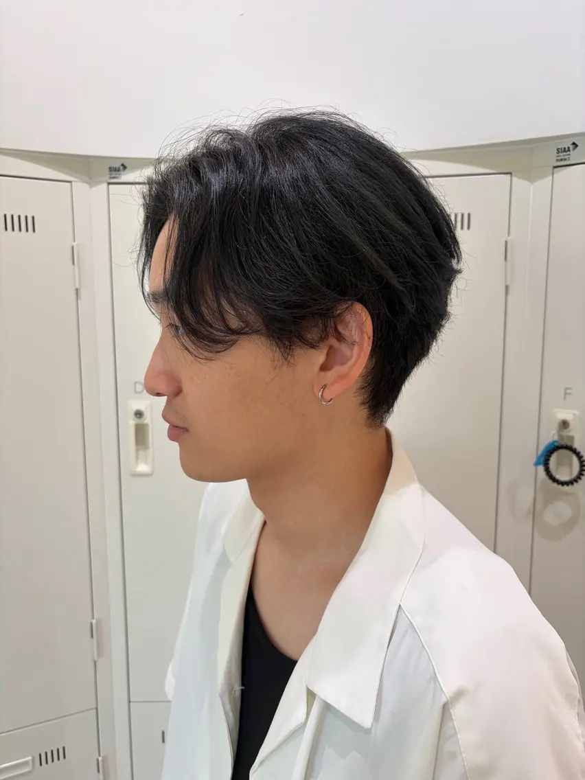 カラー メンズ 黒髪 ブルーカラー ブルーブラック 透明感カラー 田村 瑠菜のヘアスタイル