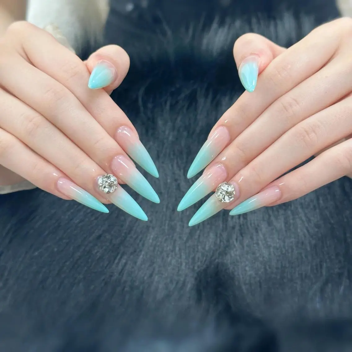 ネイル クリアネイル 韓国ネイル ロングネイル 持ち込み シルバー Melia Nailsのネイルデザイン