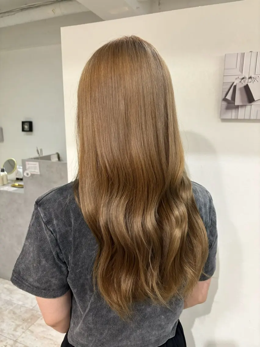 ロング カラー ヘアカラー piLLon mayuのヘアスタイル