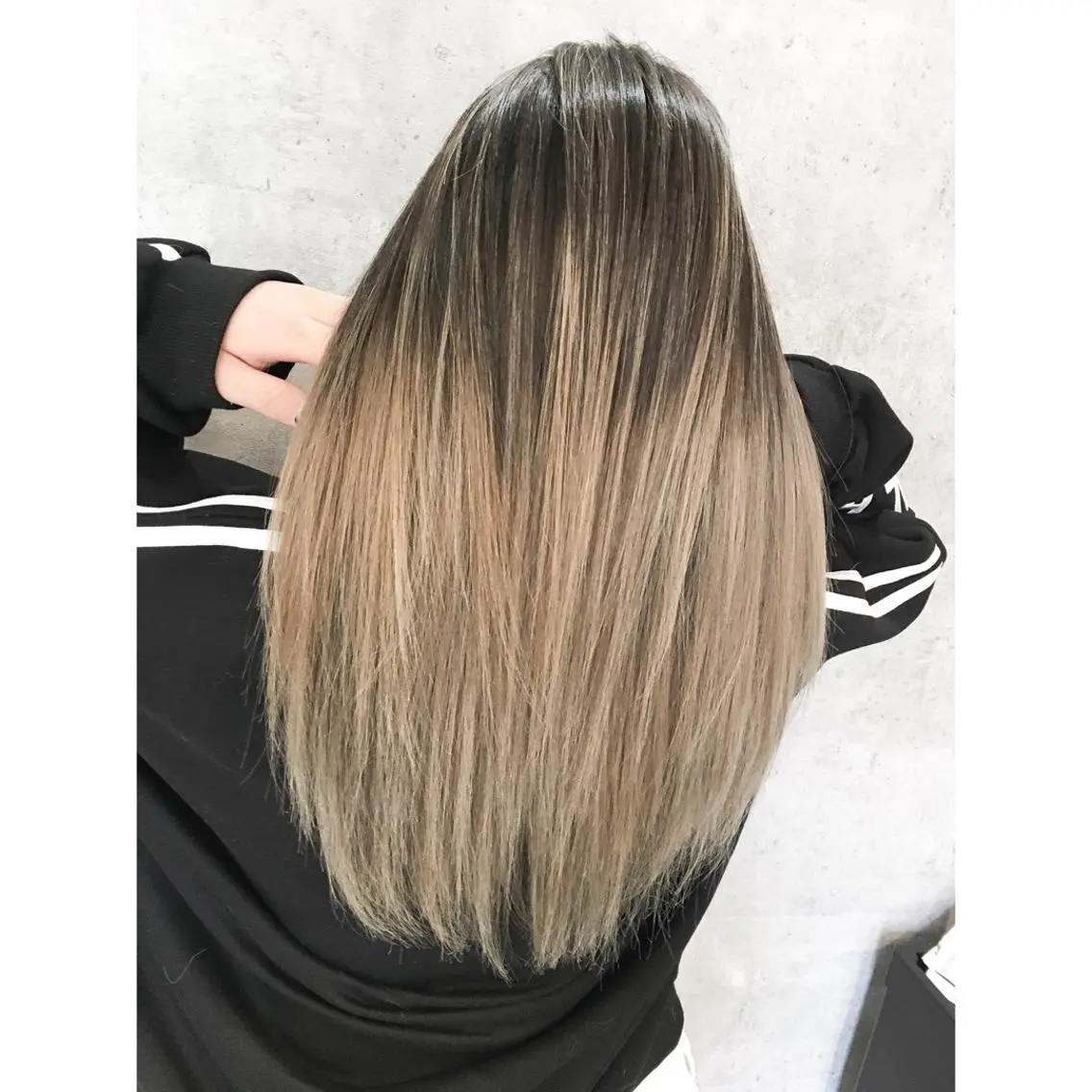 ミディアム カラー ヘアアレンジ ネイル マツエク・マツパ バレイヤージュ レイヤーカット トリートメント 井上 一平のヘアスタイル