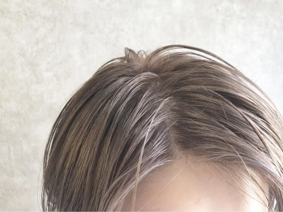 ショート カラー 顔周りレイヤーカット ブリーチminamiのヘアスタイル