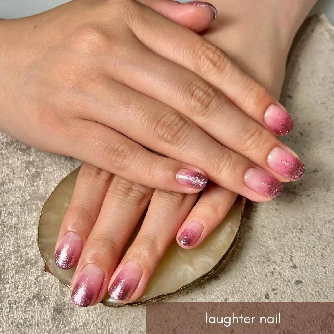 ネイル アートネイル グラデーション キラキラネイル ラメ(グリッター) ラメグラデーション ハンドネイル laughter nailのネイルデザイン