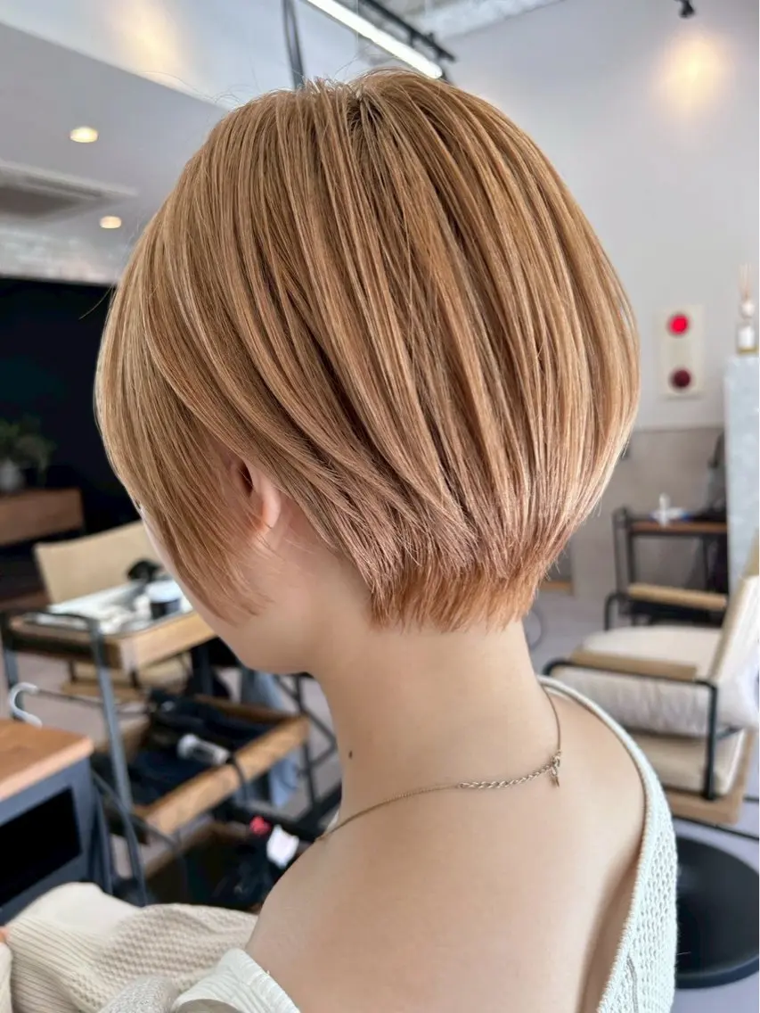 ショート カラー ヘアカラー ボブ🩵 ハイトーン🩵風愛のヘアスタイル
