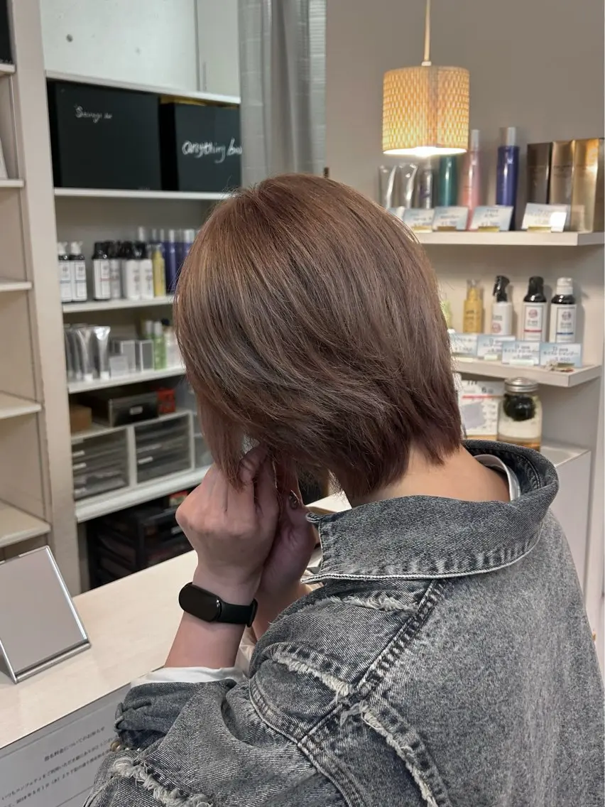 ショート カラー ベージュカラー ブリーチ イルミナカラー 西尾 望叶のヘアスタイル