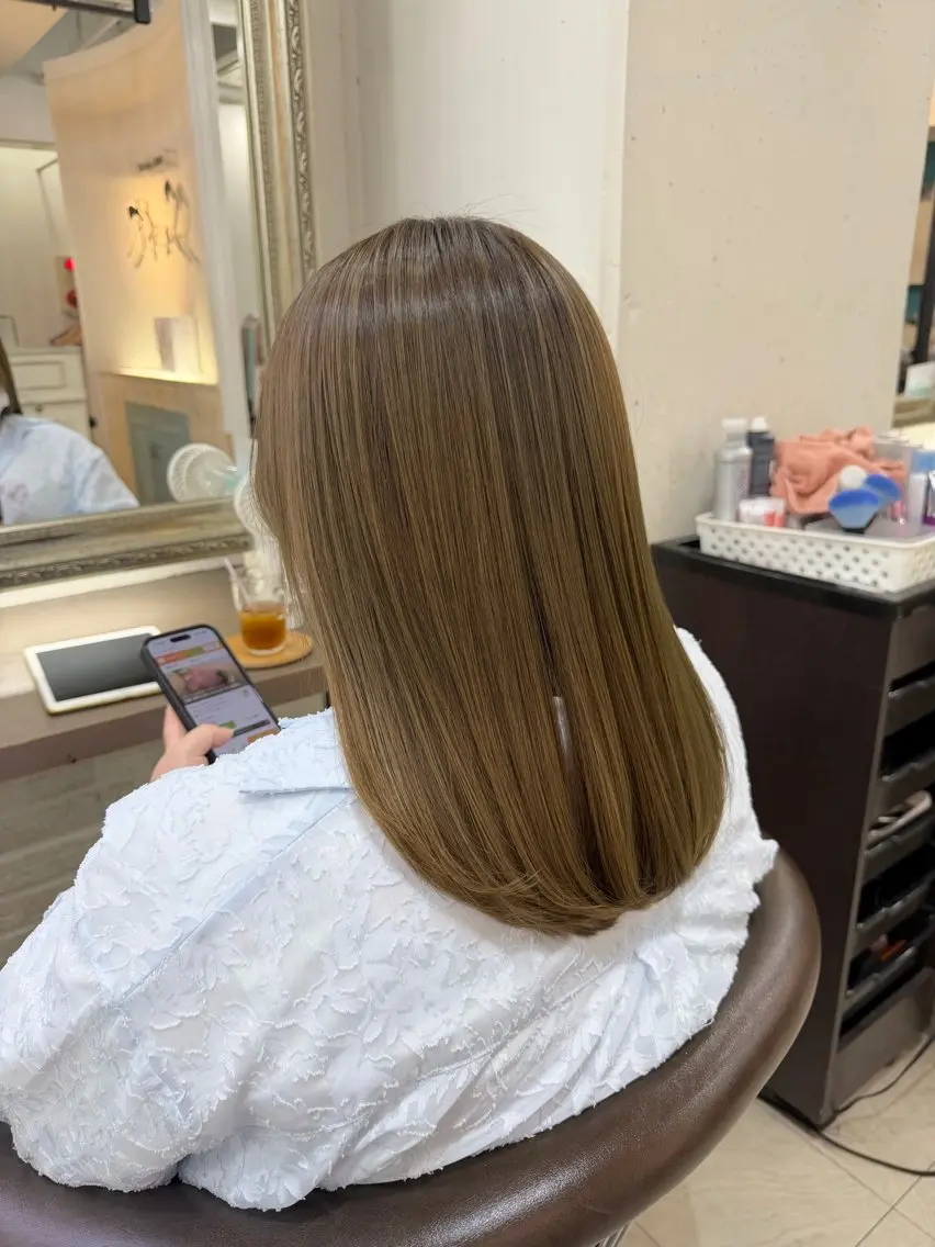 ミディアム ヘアカラー ブリーチなしで叶う 透明感カラー｜Raiのヘアスタイル