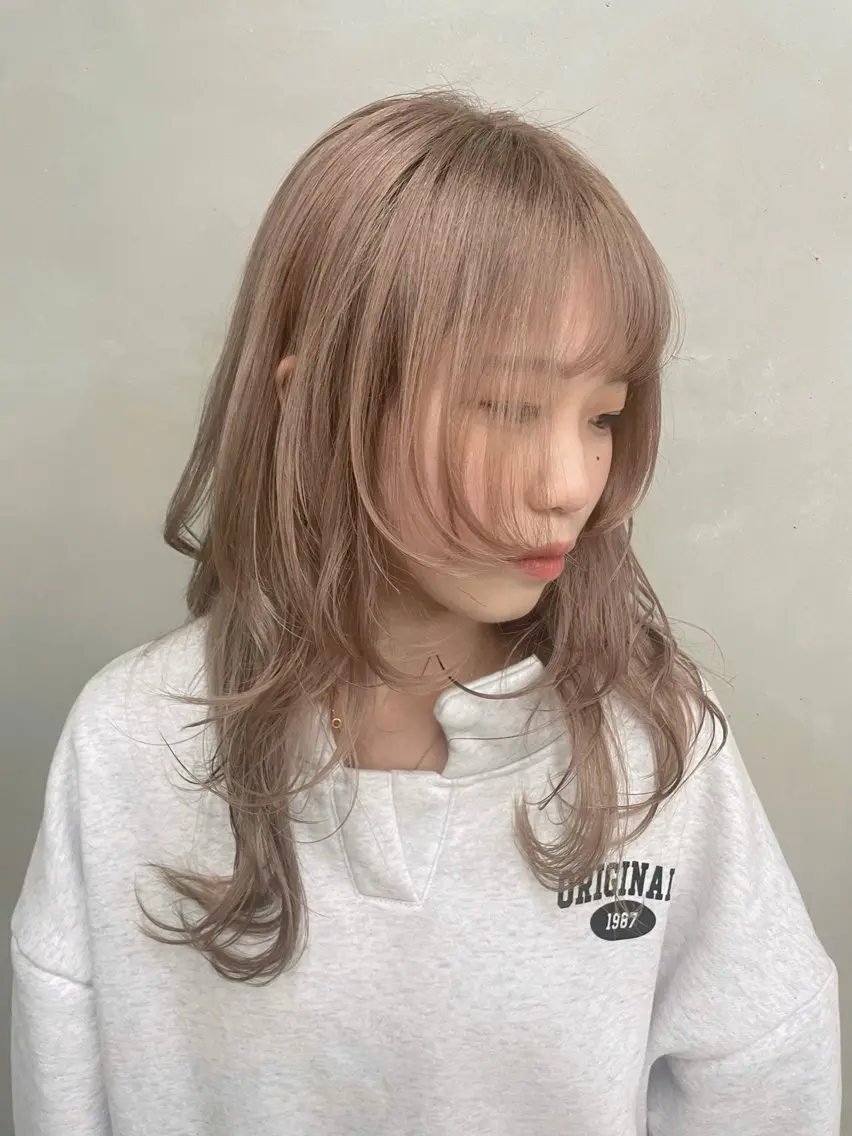 セミロング カラー インナーカラー 推し ブリーチ 髪質改善のヘアスタイル