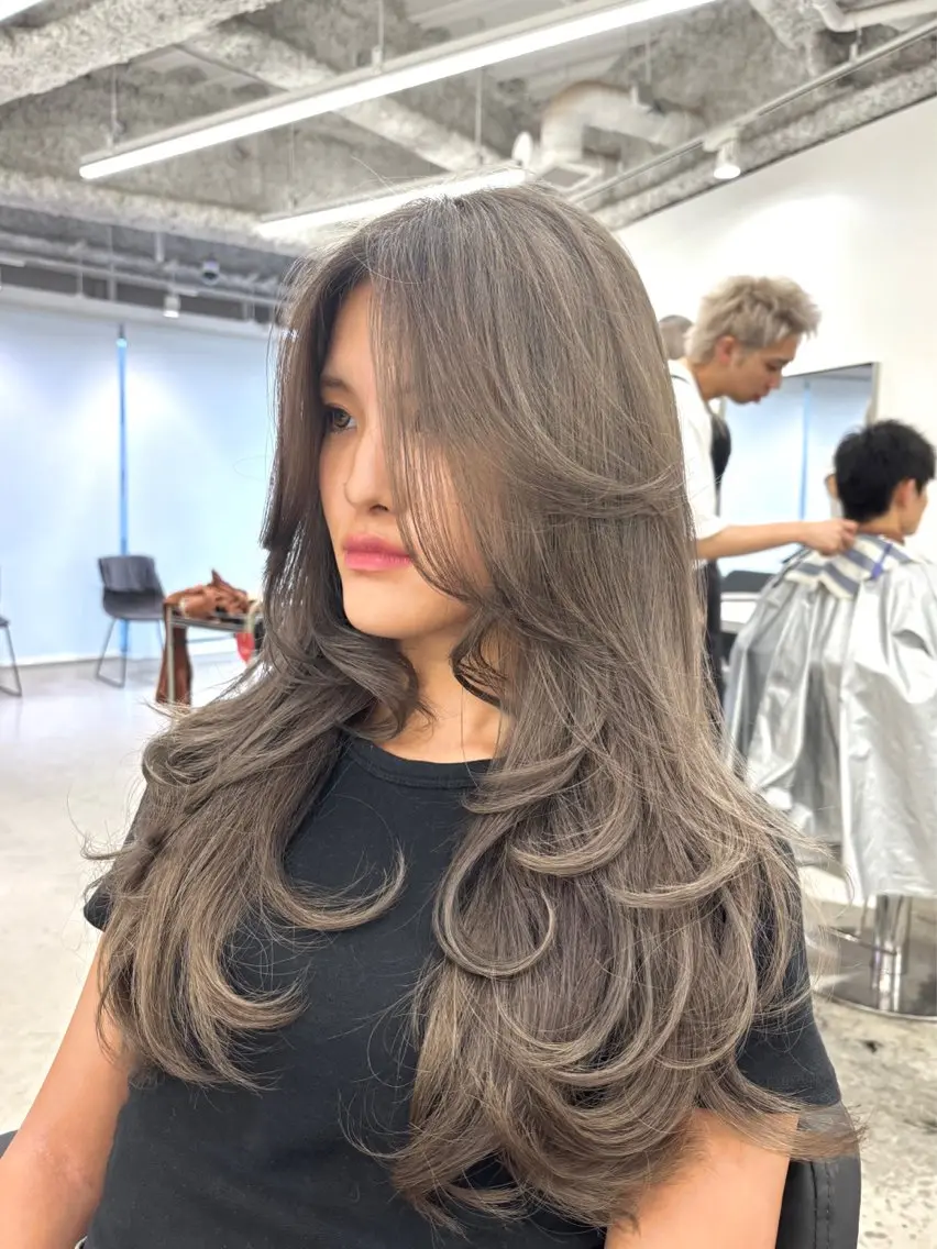 ロング ヘアカラー トリートメント karin🪩海外風 バタフライカットのヘアスタイル