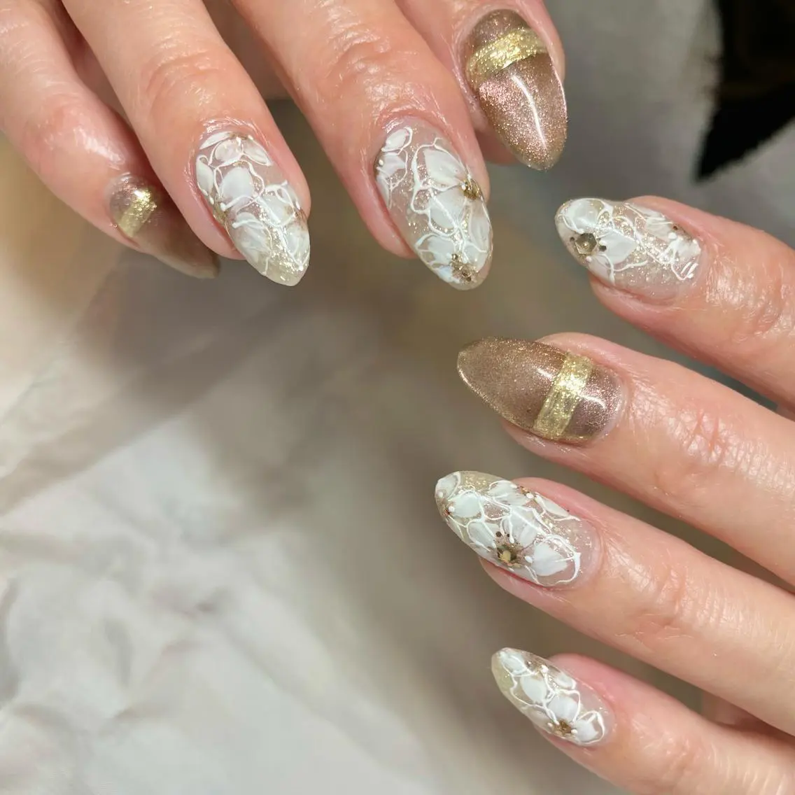 セミロング パーマ ヘアアレンジ メンズ ネイル アイブロウ フラワーネイル マグネットネイル el. by Aoのネイルデザイン