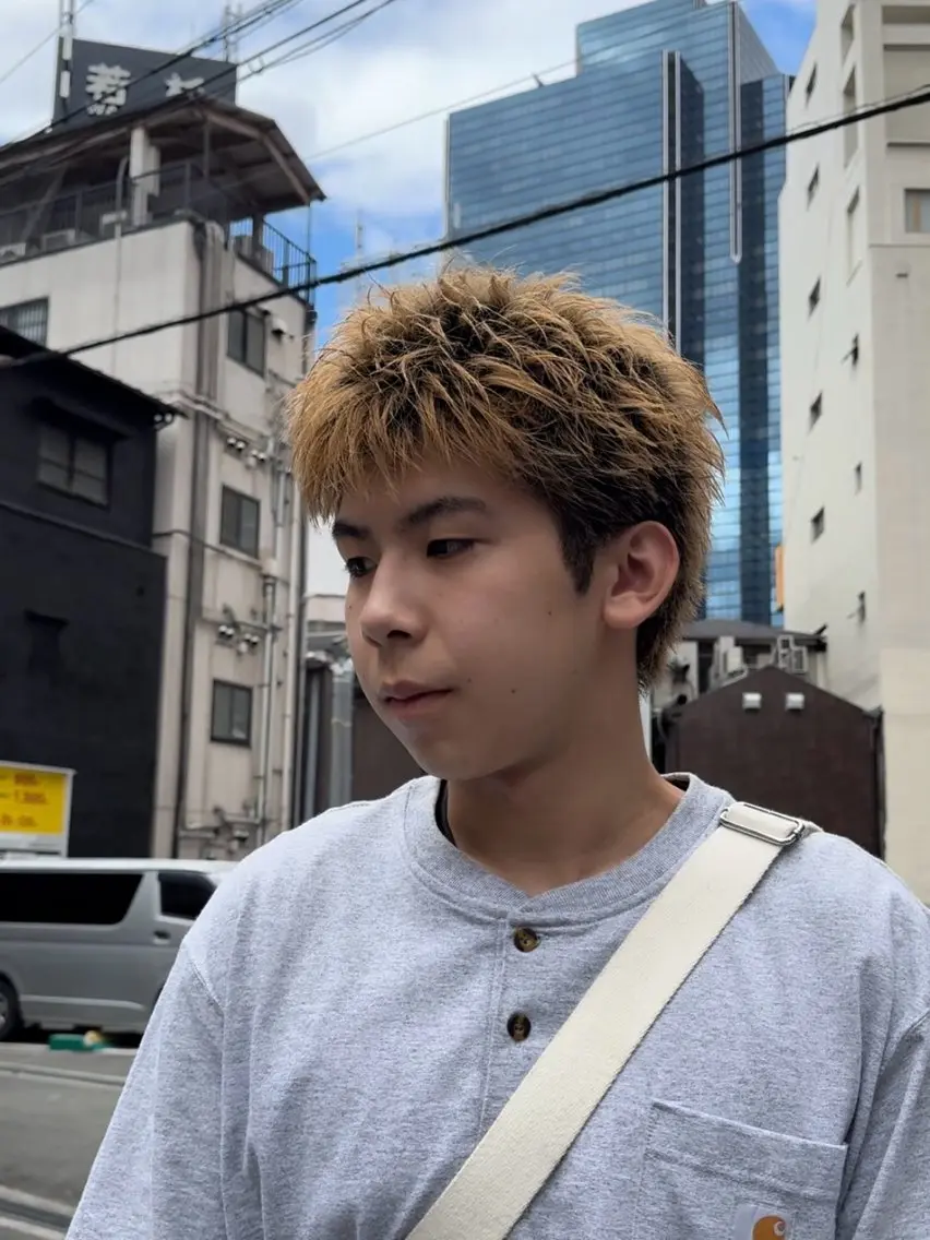 ショート カラー メンズ メンズハイトーン スパイキーショート ハイトーンカラー ショートヘア カット ヘアカラー 安藤 晴大のヘアスタイル
