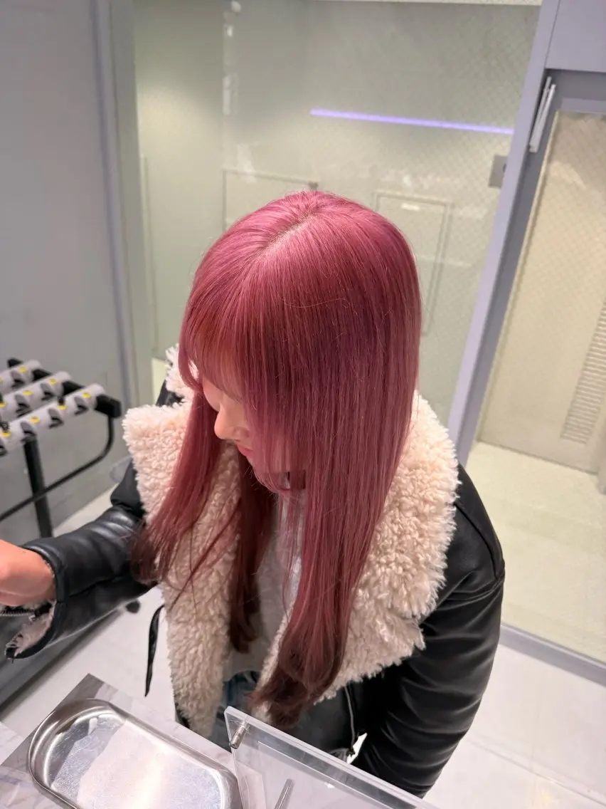 ロング カラー ピンクカラー カット ヘアカラー トリートメント ハイトーンレイヤー 顔まわりSOTAのヘアスタイル