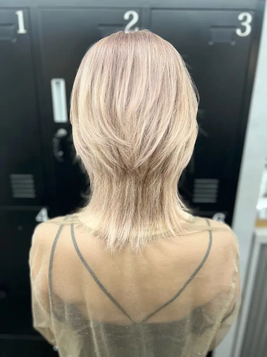 セミロング カラー ベージュカラー ブリーチ 透明感カラー ハイトーンカラー ミルクティーベージュ カット ヘアカラー 透明感カラー特化🫧 🦋栗原🦋のヘアスタイル
