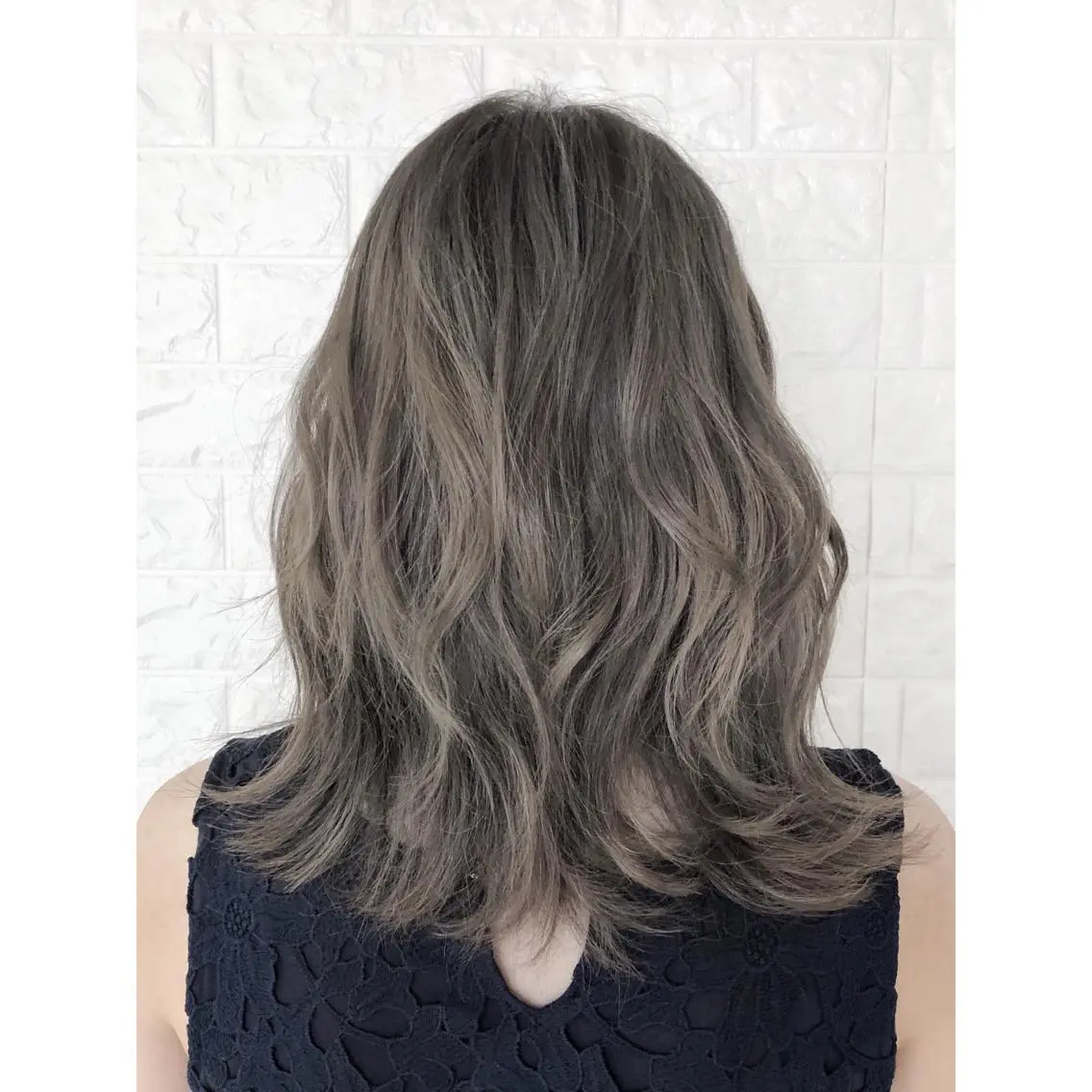 ミディアム カラー グレージュ ハイライトカラー ハイトーンカラー ハイトーングレージュ イルミナカラー カット ヘアカラー トリートメント ヘッドスパ 髪質改善特化KIZU /艶髪研究（京都）のヘアスタイル