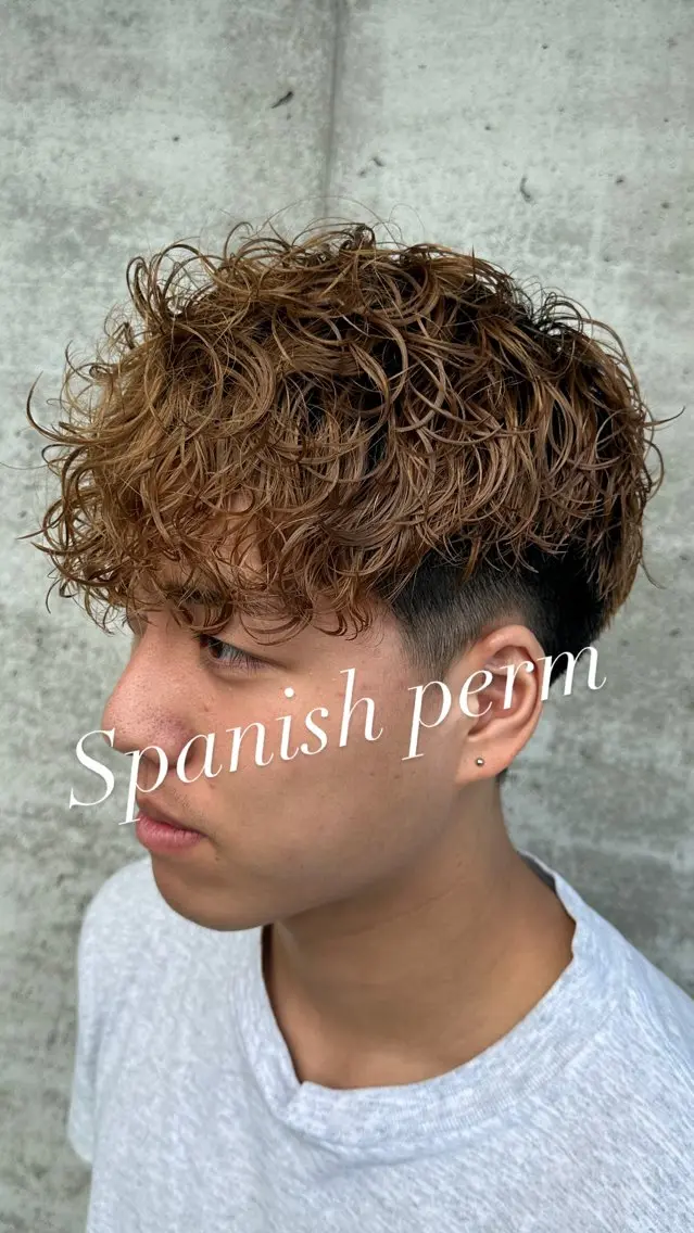 パーマ メンズ スペインカール arika オケシ　リョウダイのヘアスタイル