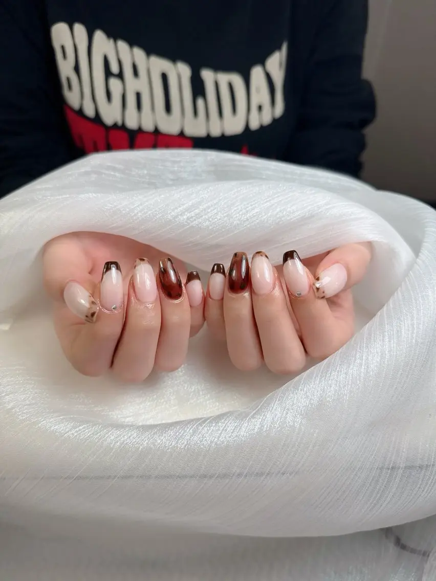 ネイル チークネイル フレンチネイル グラデーション 韓国ネイル マグネットネイル ハンドネイル Hana Nailのネイルデザイン