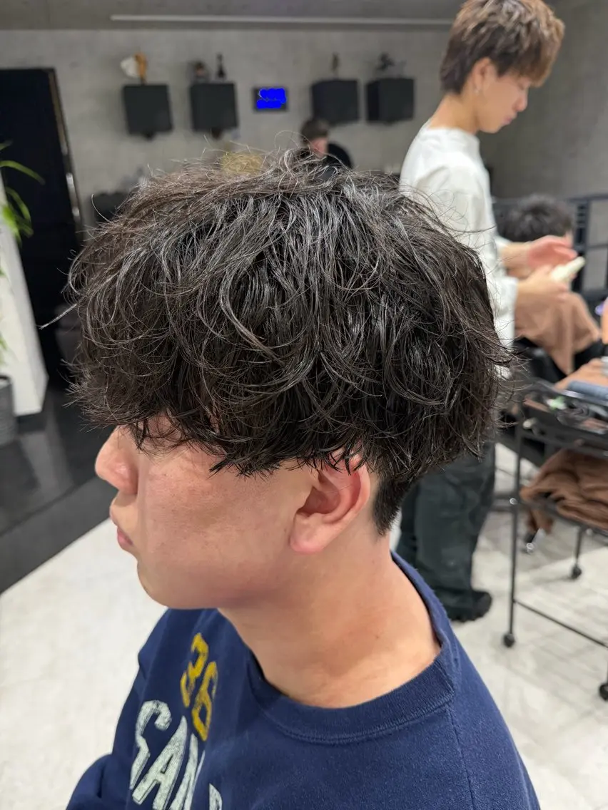 ショート パーマ メンズ メンズパーマ 波巻きパーマ カット パーマ ユウ🪄 パーマ指名No1のヘアスタイル