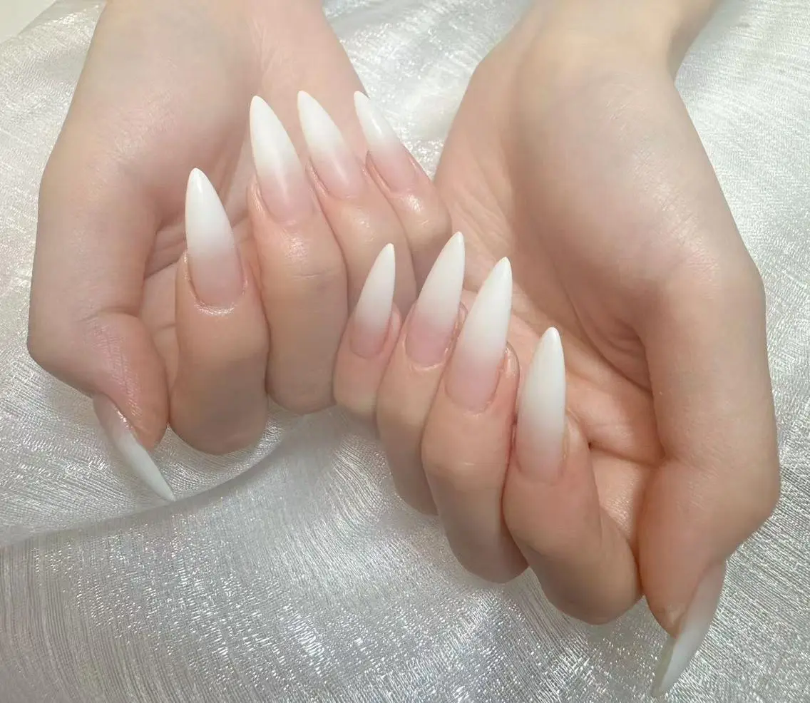 ネイル 長さ出し フレンチネイル 韓国ネイル マグネットネイル 持ち込み ハンドネイル ハンドケア The Nail& EyeLashのネイルデザイン