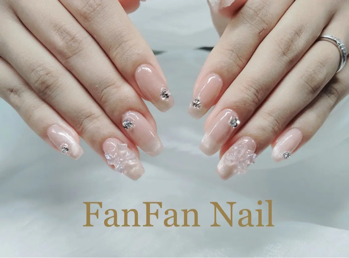 ネイル アートネイル オーロラネイル ガーリー キラキラネイル 韓国ネイル Mio NailsalonUのネイルデザイン