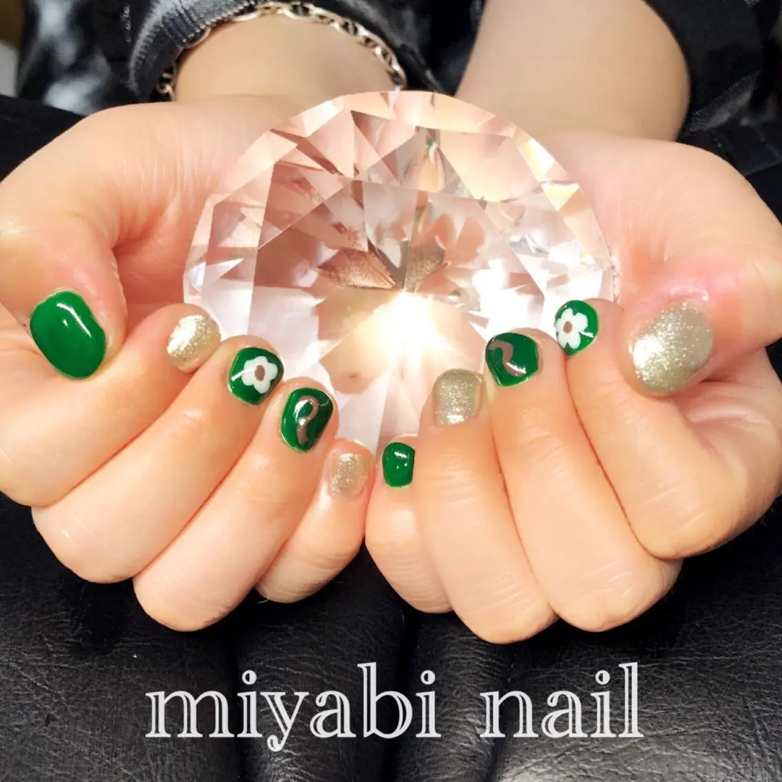 ネイル アートネイル フラワーネイル グリーン ラメ(グリッター) 持ち込み ハンドネイル miyabi nail 桂川駅近くのネイルデザイン